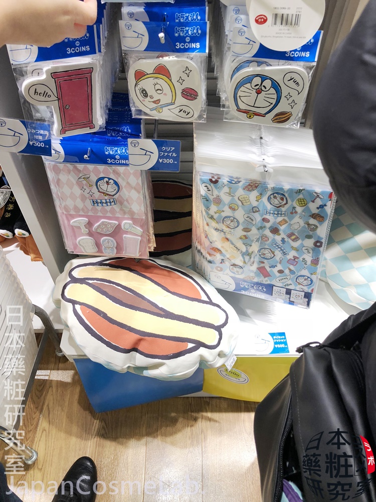 [日本藥粧研究室蒐雜貨]平價小叮噹哆啦A夢雜貨都在3COINS~ドラえもん in 3COINS單一商品150~500日圓喔～DORAEMON in 3COINS