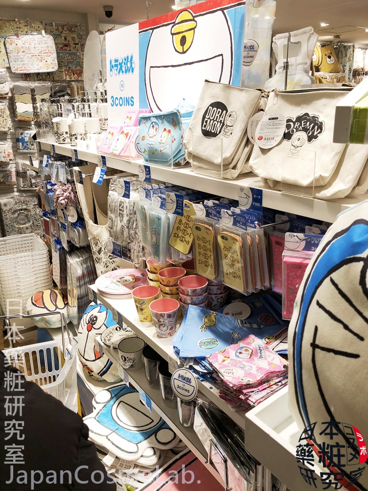 [日本藥粧研究室蒐雜貨]平價小叮噹哆啦A夢雜貨都在3COINS~ドラえもん in 3COINS單一商品150~500日圓喔～DORAEMON in 3COINS
